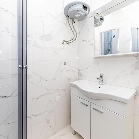 1 Bedroom Awesome In Kastel Kambelovac Apartment *