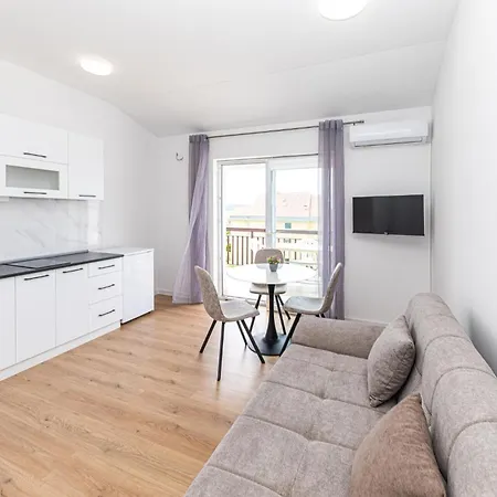 Apartment 1 Bedroom Awesome In Kastel Kambelovac