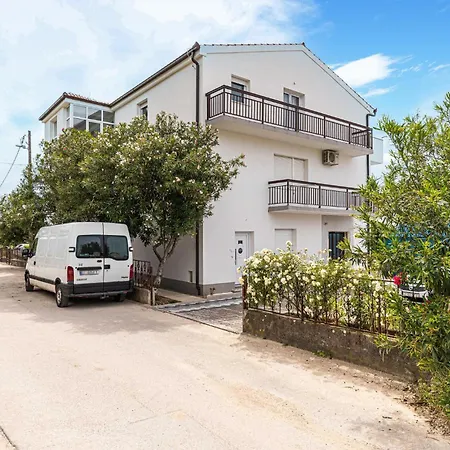 1 Bedroom Awesome In Kastel Kambelovac